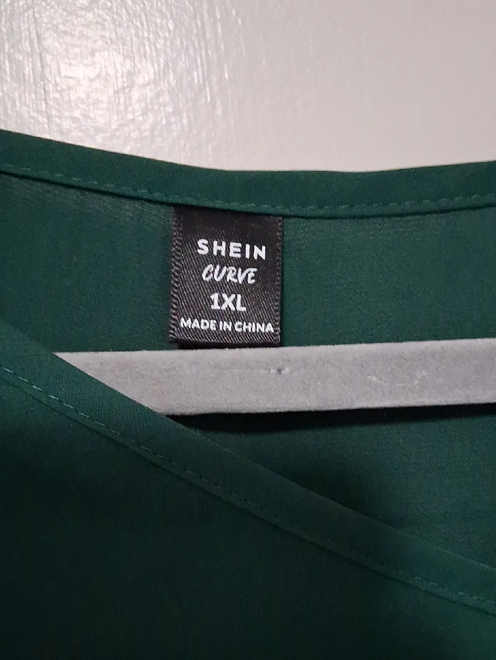 SHEIN Deep Green V-Neck Tunic Top with flowy sheeves Polyester - Picture 3 of 4